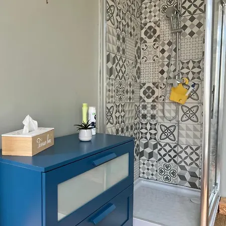 A Avec Mezzanine